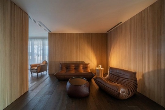 Skulpturalni minimalistički stan inspirisan protokom vremena