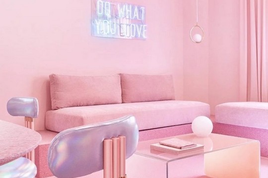 Minimalistička Fantazija – stan u svim nijansama ružičaste boje
